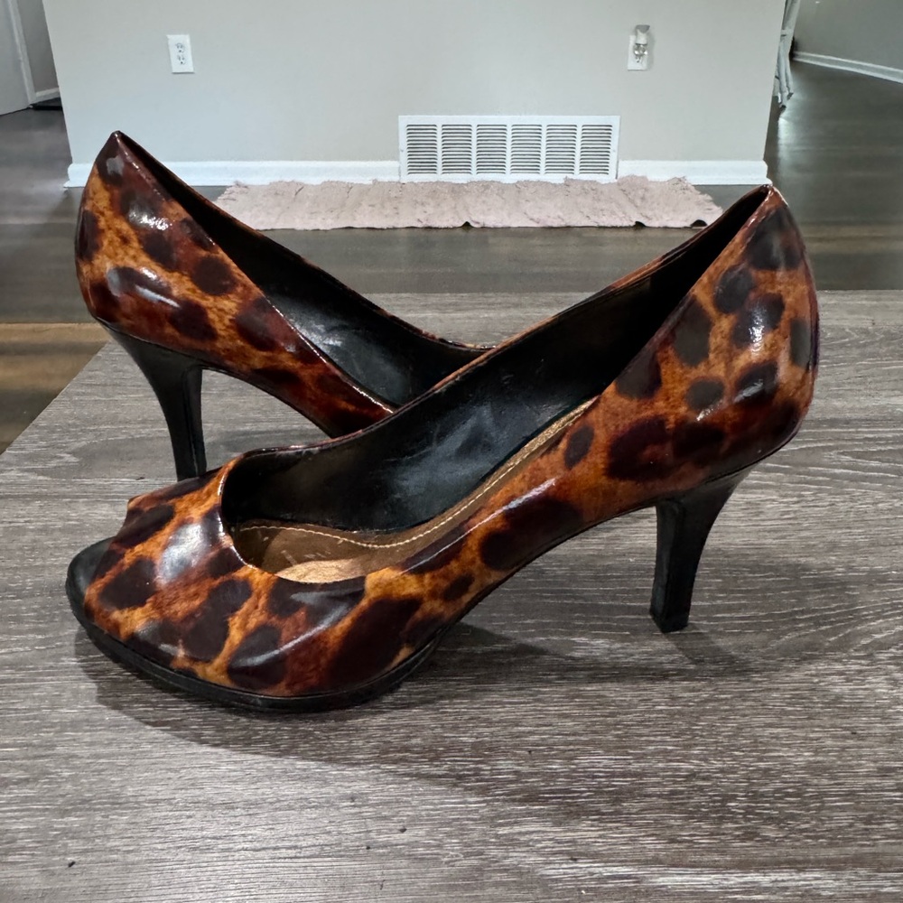 Leopard Print peep toe Heels/pumps 8.5